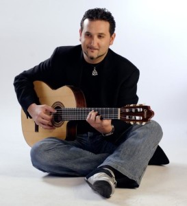 El cantautor Nicolás Capelo también actúa en Las Cocheras del Puerto.