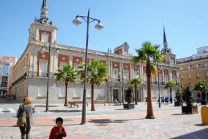Fachada del Ayuntamiento de Huelva. 
