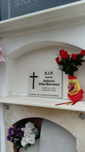 Placa conmemorativa en memoria de Antonio Villar.