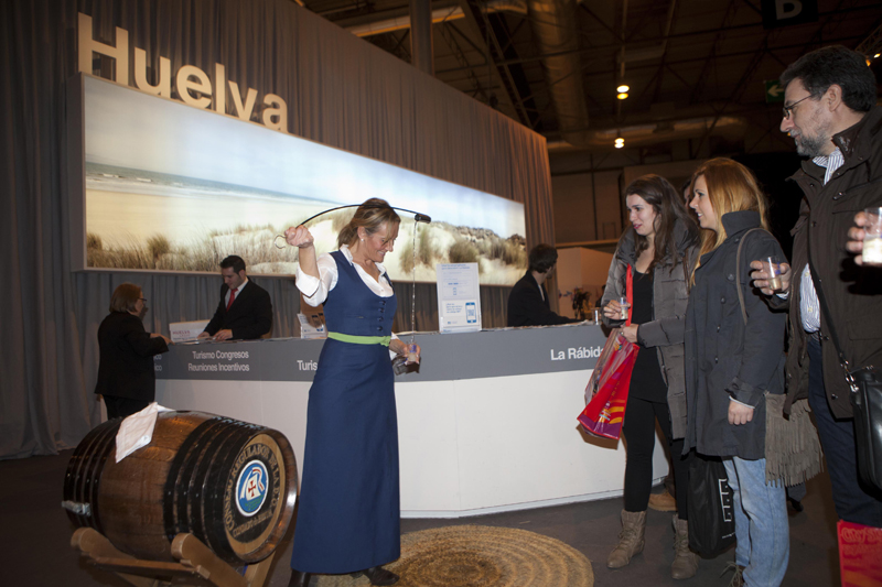 El stand de Huelva en Fitur ha contado con muy buen ambiente en el segundo día de la feria.