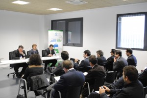 El delegado de la Junta en Huelva, José Fiscal, y el delegado territorial de Economía, Innovación, Ciencia y Empleo, Eduardo Muñoz, en la inauguración de la jornada para fomentar la cooperación entre empresas onubenses y marroquíes.