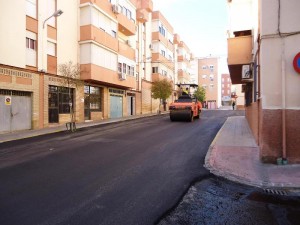 Realización de las obras de asfalto en Vicente Mortes y El Higueral