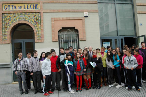 Alumnos del Colegio Montessori en la Gota de la Leche