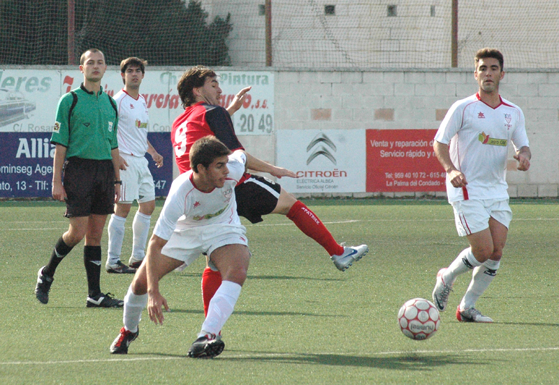 El equipo palmerino no dio opción a la sorpresa y derrotó al Chiclana Industrial. / Foto: Josele Ruiz.