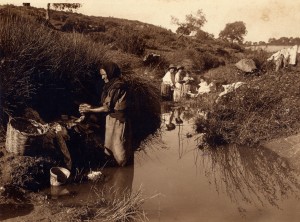 'Lavando la ropa en la Ribera. Huelva'