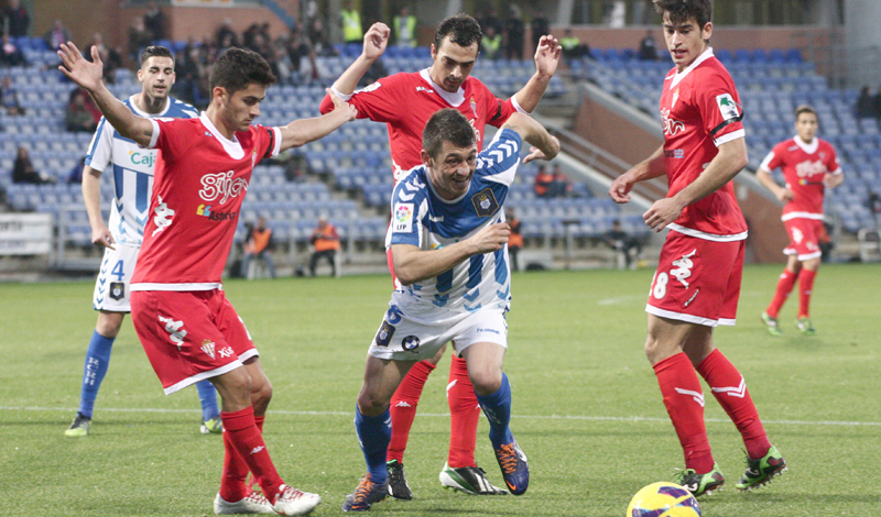 Jonathan Valle ve opciones de triunfo al Recre ante el Elche. / Foto: Josele Ruiz.