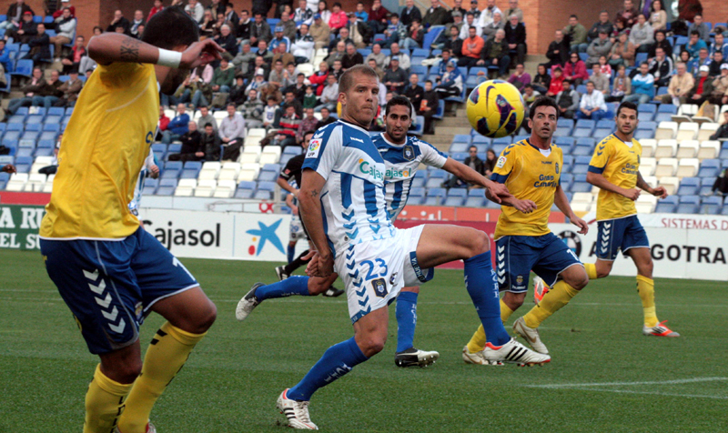 Morcillo, ya recuperado de su lesión, cuenta con muchas opciones de volver al once. / Foto: Josele Ruiz.