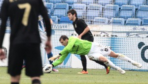 Cabrero se verá amenazado en Lugo por Óscar Díaz, un ex del Recre que lleva ya 11 goles. / Foto: Josele Ruiz.