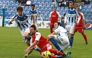 Fernando Vega, a la derecha en la imagen, confia en las posibilidades del Recre ante el Elche. / Foto: Josele Ruiz.