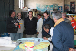 Ediles ayamontinos visitan los trabajos preparatorios de la cabalgata de Carnaval.