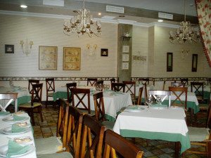 El amplio salón del restaurante Azabache.