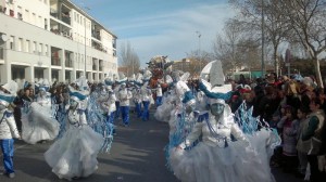 La cabalgata llenó de colorido las calles isleñas.