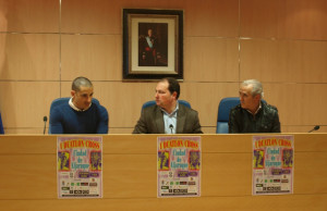 Daniel Arazola (co-organizador del evento), David Toscano, alcalde de Aljaraque, y Miguel Sánchez Antequera, concejal de Deportes del Consistorio, en la presentación del evento.