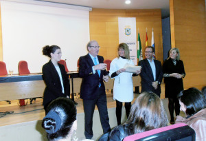 Patricia Nogales, Pedro Rodríguez y Carmen Sacristán entregaron los diplomas.