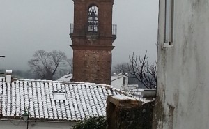 Fuenteheridos amanece bajo una fina capa de nieve.