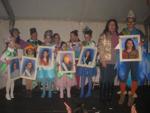 Hubo obsequios para toda la corte de honor, infantil y juvenil, junto a la abuela del Carnaval