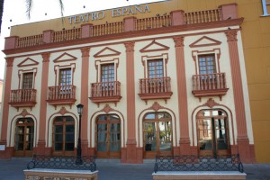 Fachada del Teatro España de La Palma del Condado.