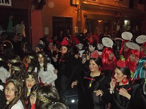 El desfile comenzó en la Plaza de Andalucía, realizando un recorrido por las cales de la localidad. / Foto: Beatriz Martín