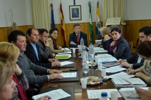 Un momento del pleno municipal celebrado en Palos de la Frontera. 