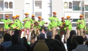 Un desfile y la actuación de chirigotas marcó la jornada carnavalesca del domingo en El Portil