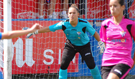 La jugadora del Cajasol está alternando la portería del equipo con Chelsea. / Foto: FutFem.Com.