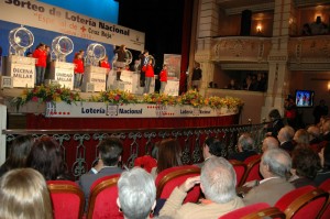 En el sorteo han participado los niños de San Ildefonso, así como voluntarios de Huelva.