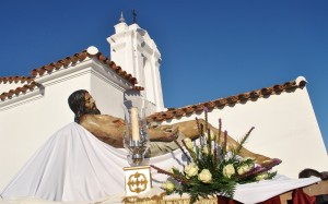 El Trío de Música de Capilla de Zalamea acompañó el acto con sus 'Pitos Fúnebres'. Foto: / José Miguel Jiménez.