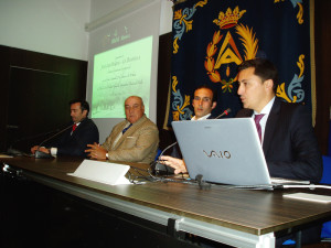 José Luis Pereda, junto a su hijo, estuvieron en la presentación de la página.