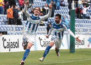 Berrocal y Chuli, eufóricos tras el gol del primero que era el 2-0. / Foto: Josele Ruiz.