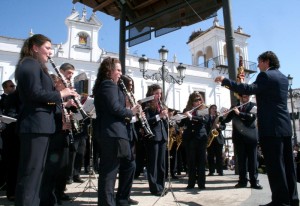 El concierto será a beneficio de las hermandades locales.