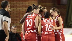 En el plazo de cuatro días el Conquero se enfrentará a los dos mejores equipos del baloncesto femenino español. / Foto: Josele Ruiz.