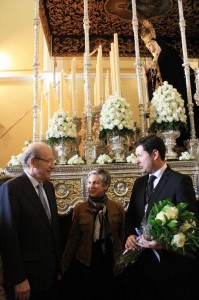 El Calvario también ha recibido su ofrenda floral.