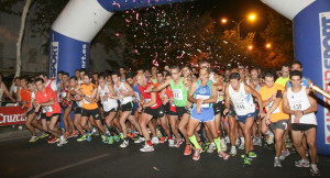 Imagen de una edición pasada de la ya clásica Carrera Nocturna de Huelva.