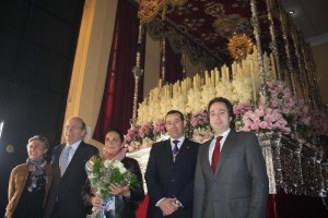 Ofrenda floral a la Hermandad del Cautivo de Huelva.