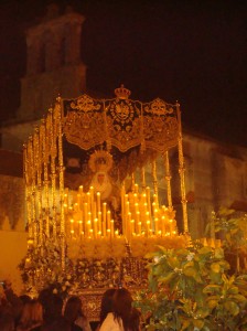 La Virgen de la Esperanza, saliendo de Carrera Oficial. 