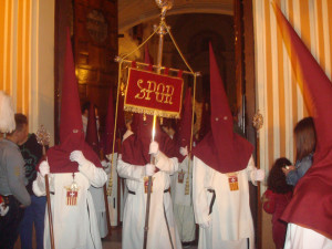 Unos 420 hermanos conforman el cortejo de la Cofradía de La Merced.