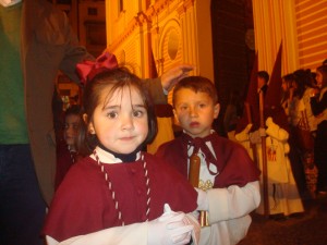 Numerosos niños iban en el cortejo de Los Judíos. 