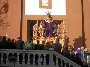 El Cristo de la Victoria a su salida de San Sebastián.