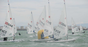 El viento fue el protagonista en la jornada del sábado en la Bahía de Cádiz.