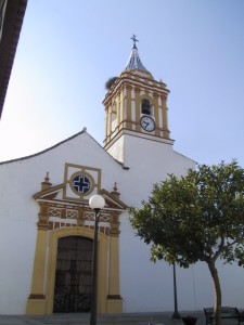 Fachada de la iglesia de El Almendro.