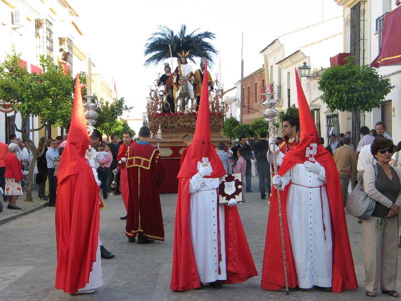 La Borriquita abre los desfiles el Domingo de Ramos en Moguer.