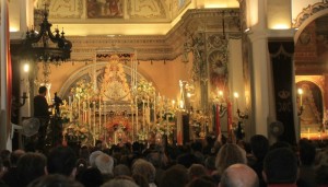 La Hermandad de La Palma inunda la parroquia de la Asunción / Foto: Celia HK