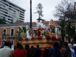 La Sentencia llegando por primera vez al centro de Huelva en el Martes Santo.