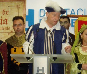 Carmelo Romero durante la presentación del Feria Medieval del Descubrimiento.