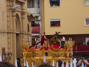 El paso de misterio sale del Sagrado Corazón de Jesús