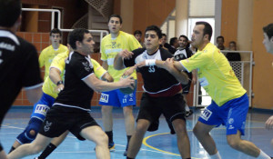 Acción defensiva del equipo moguereño, ante un ataque del Casi La Cañada Almería.