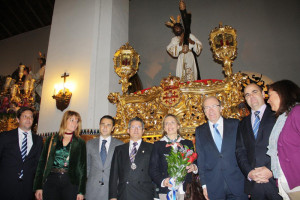 Ofrenda floral a la Hermandad de la Pasión.