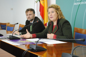 El delegado del Gobierno andaluz en Huelva, José Fiscal, y la coord. del IAM en Huelva, Rosario Ballester.