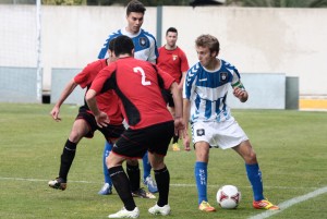 Al Ayamonte le vendría muy bien ganar Portuense y que el Recre B lo haga también Al Pozoblanco. / Foto: Josele Ruiz.