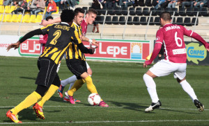 Los aurinegros buscan tres puntos importantes en el feudo melillense. / Foto: Josele Ruiz.